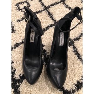 Women’s Black Steve Madden Larsa Heel - size 8 1/2